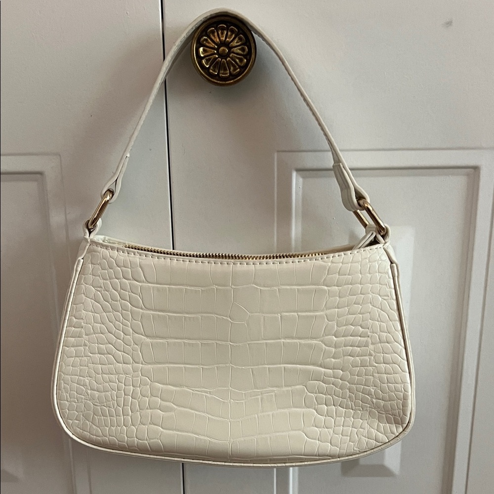 Chic Cream Crocodile-Embossed Shoulder Bag